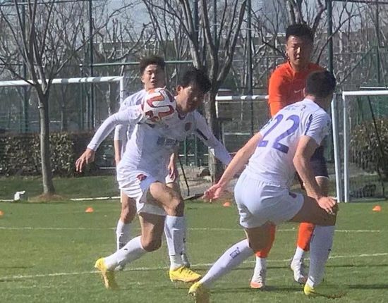 孤独的她