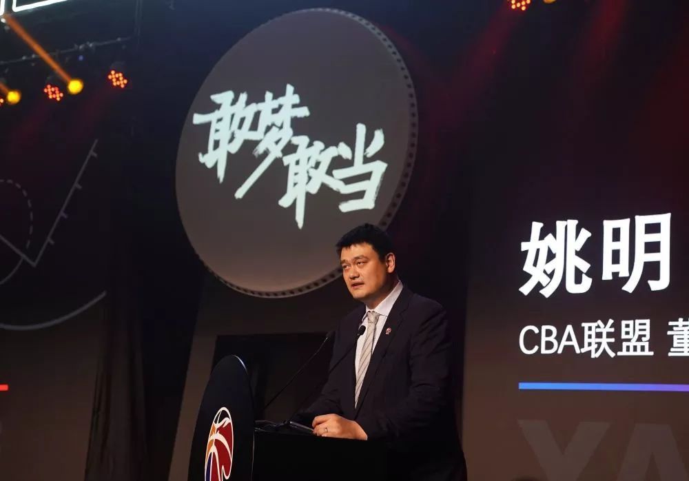 双乳压在落地窗前做h视频