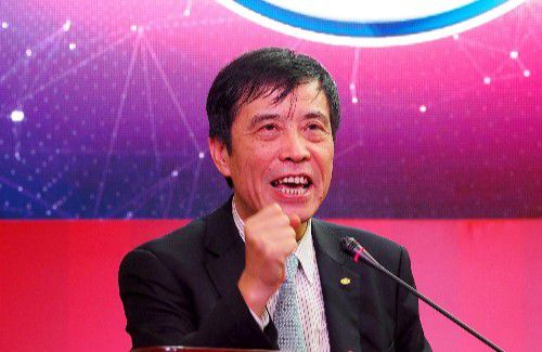两个男女之间毫无顾忌的政事
